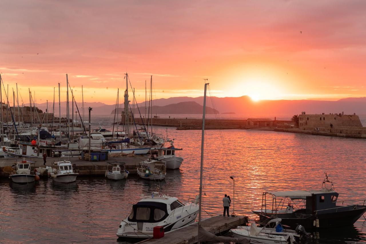 Destino Home Overlooking The Venetian Port Of Chania ハニア エクステリア 写真
