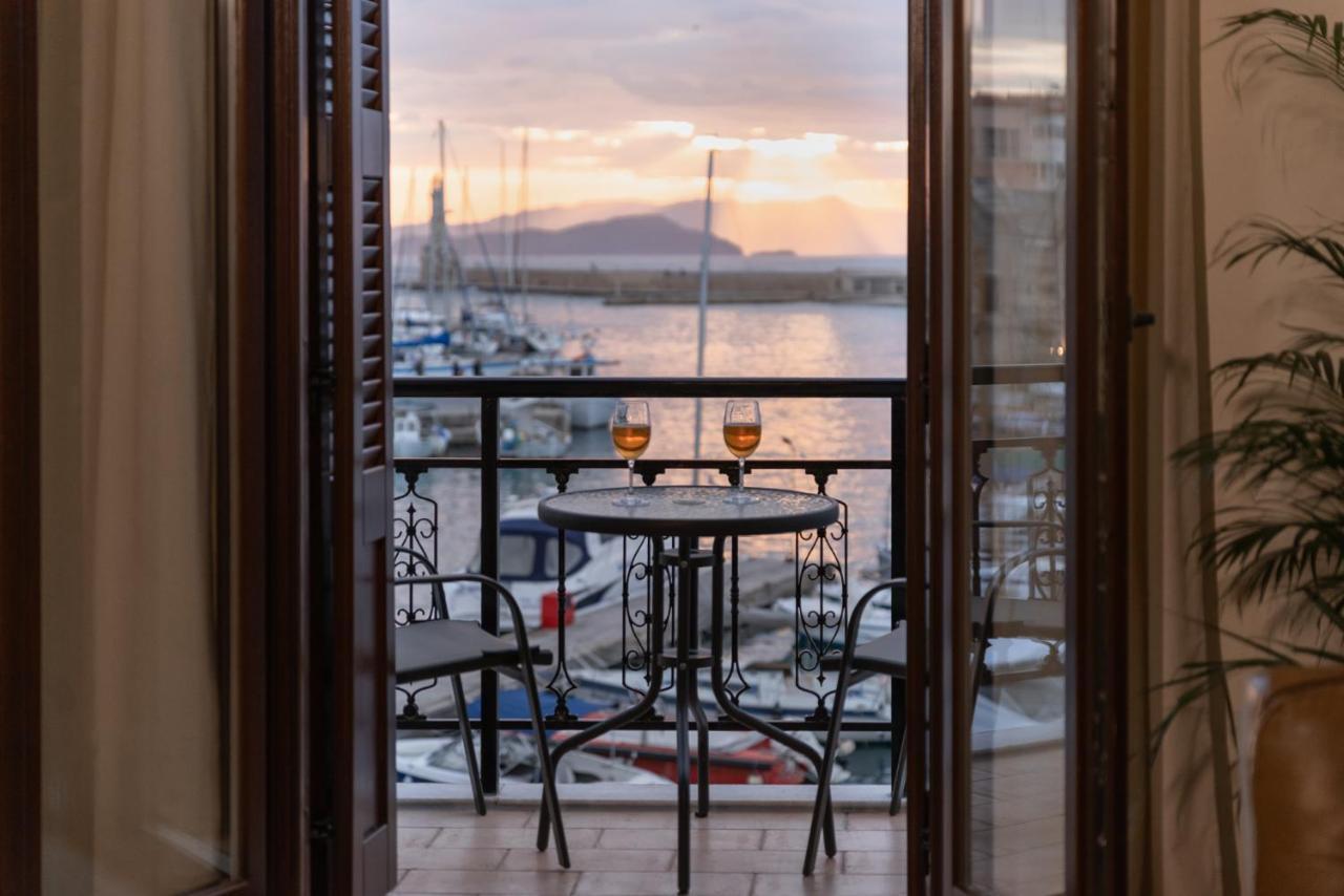 Destino Home Overlooking The Venetian Port Of Chania ハニア エクステリア 写真