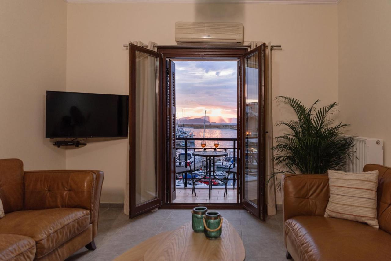 Destino Home Overlooking The Venetian Port Of Chania ハニア エクステリア 写真